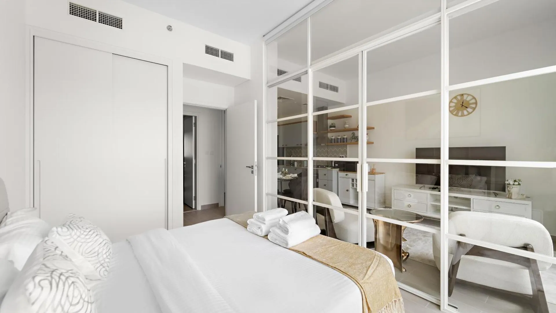 Chic 1 Bedroom Apartment At Golfville Dubai United Arab Emirates