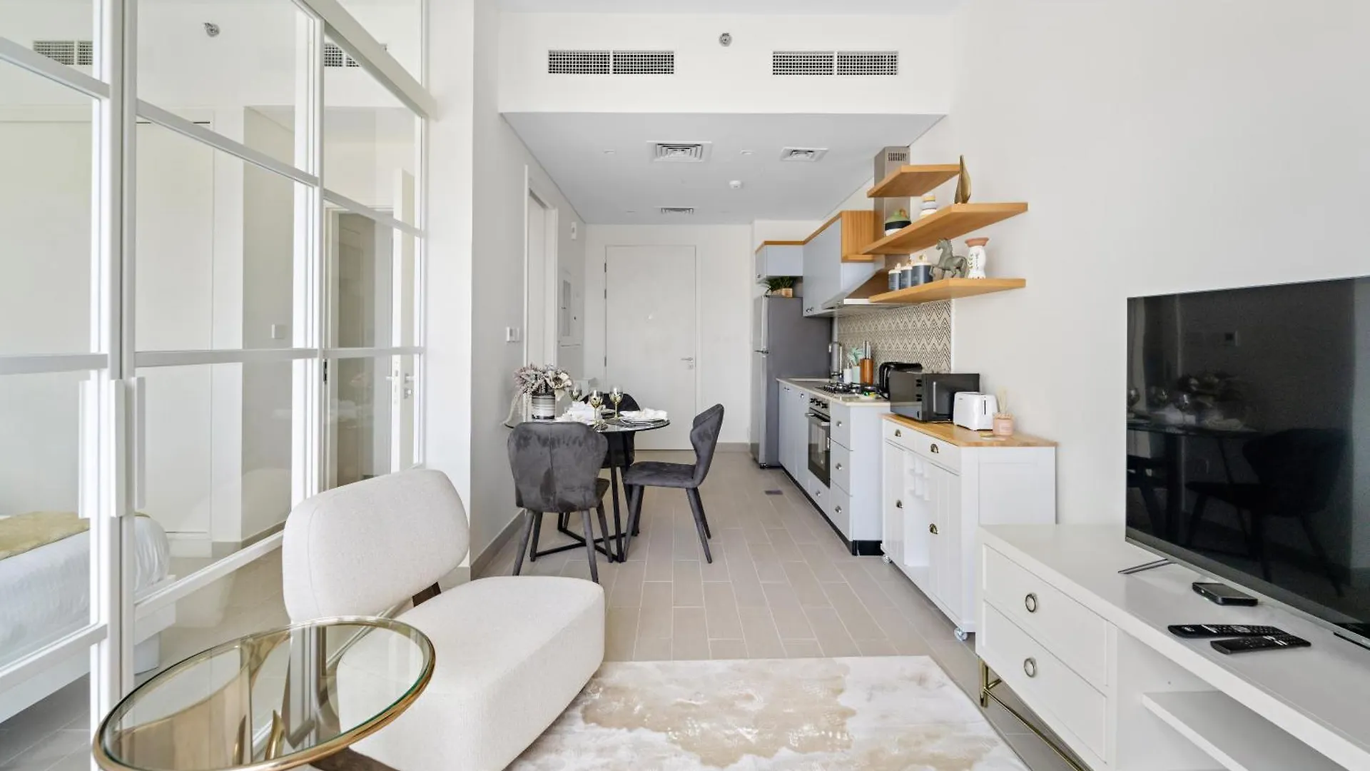 Chic 1 Bedroom Apartment At Golfville Dubai