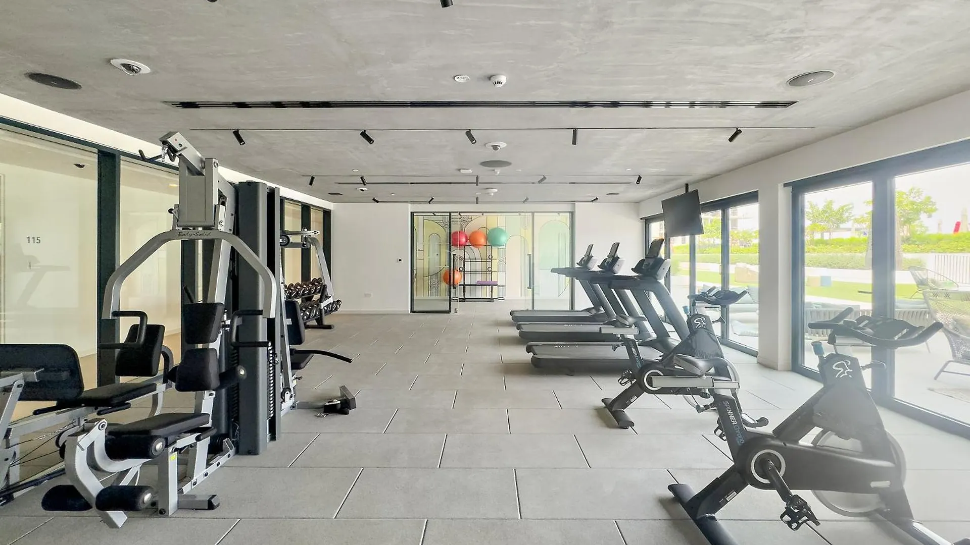 Chic 1 Bedroom Apartment At Golfville Dubai