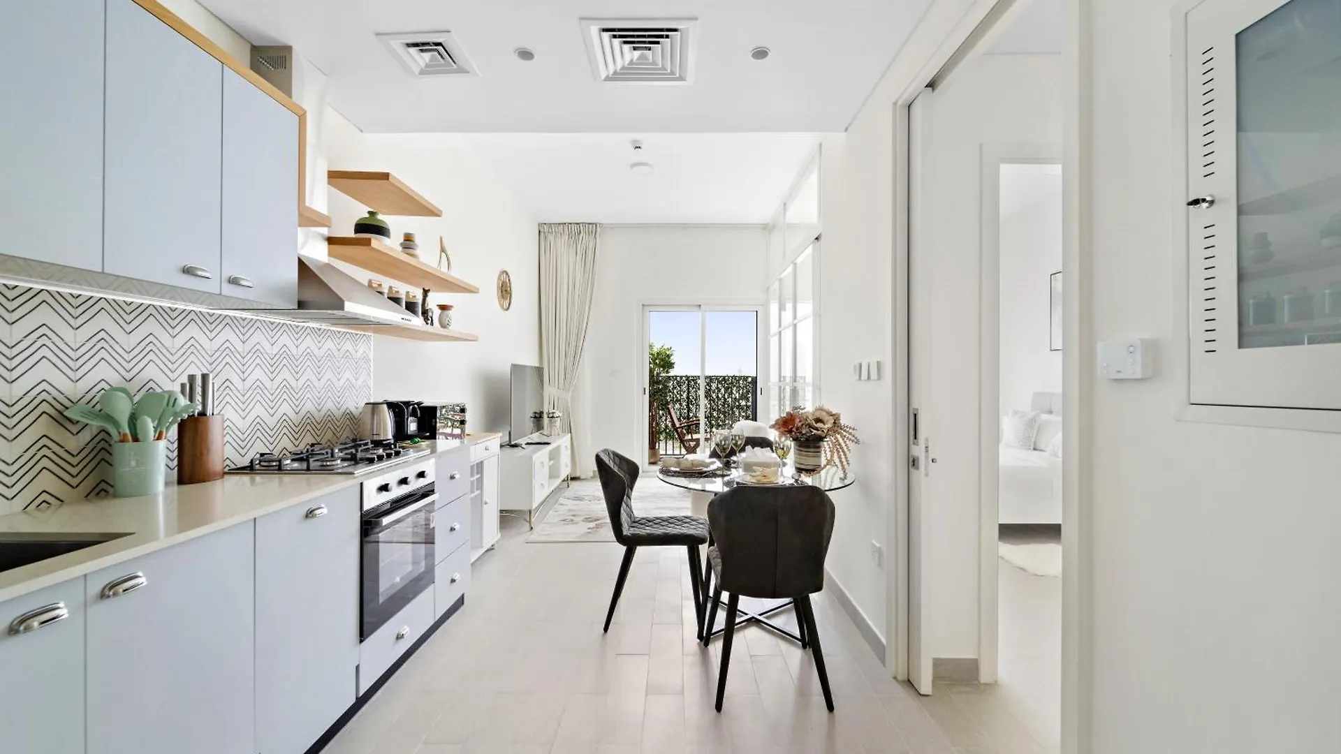 Chic 1 Bedroom Apartment At Golfville Dubai