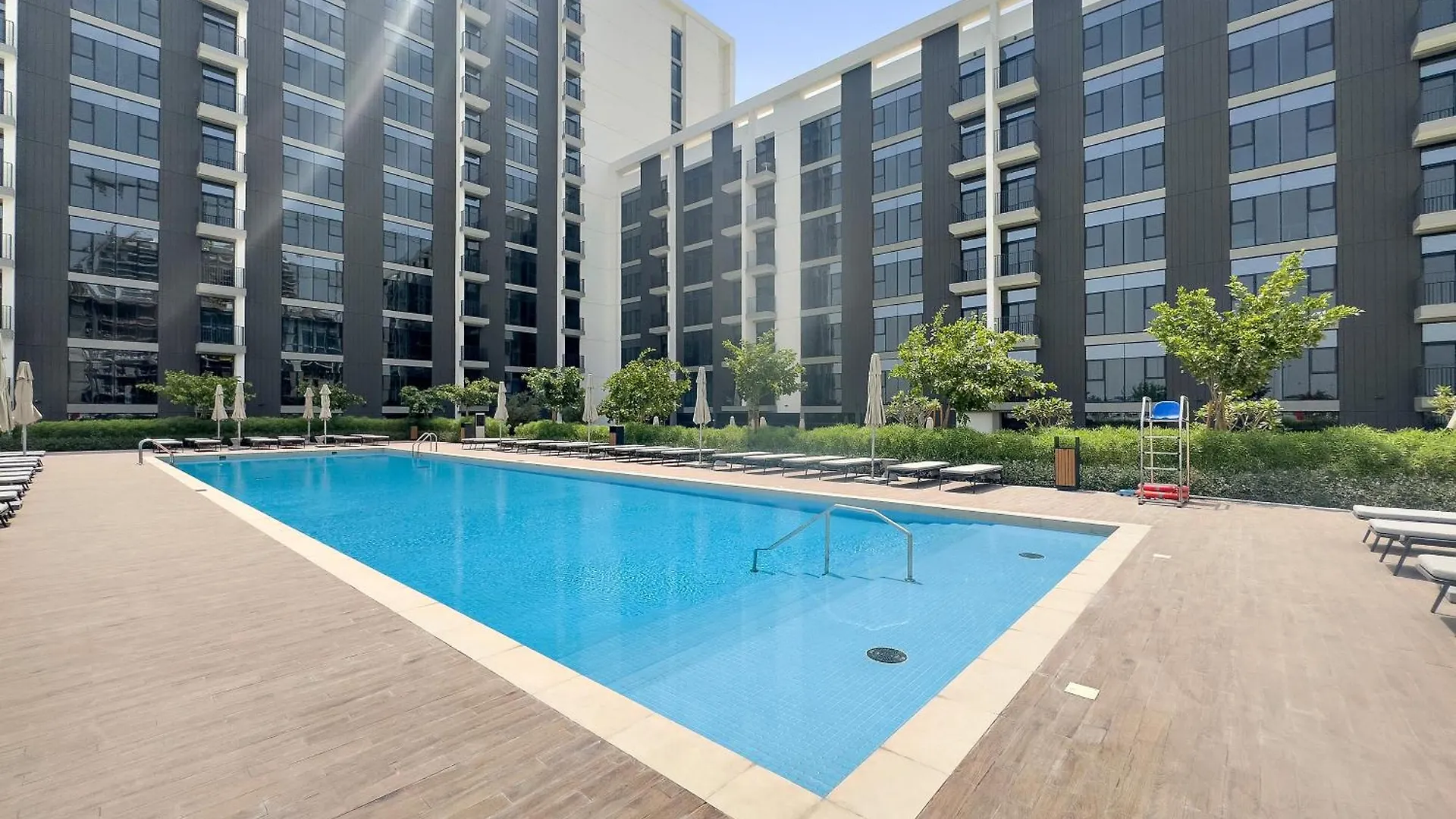 Chic 1 Bedroom Apartment At Golfville Dubai 0*,