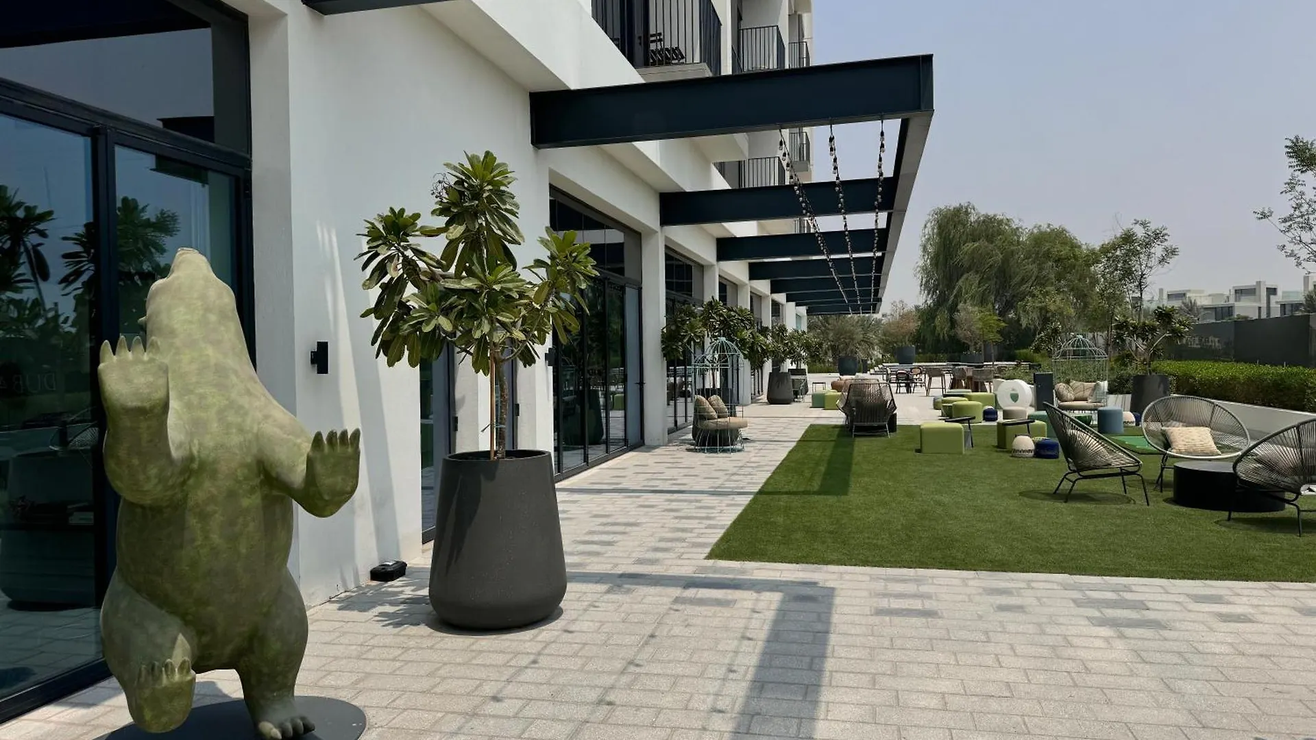 Chic 1 Bedroom Apartment At Golfville Dubai